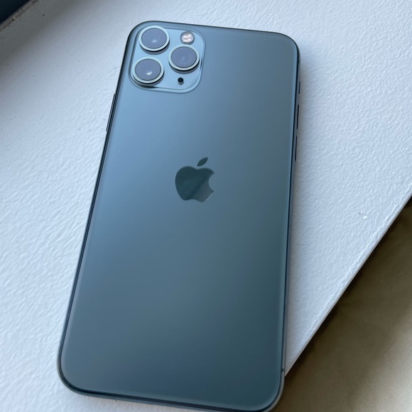 iPhone 11 pro (green) - Picture 2 of 8